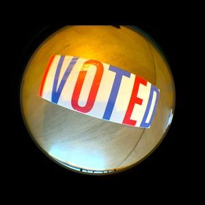 Make a bold statement in this patriotic-hued timepiece. 🇺🇸